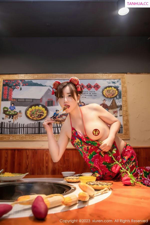 王格 王婉悠 [XiuRen]高清写真图 2023.01.12 No.6121 王婉悠Queen 布兜美臀第13张图片